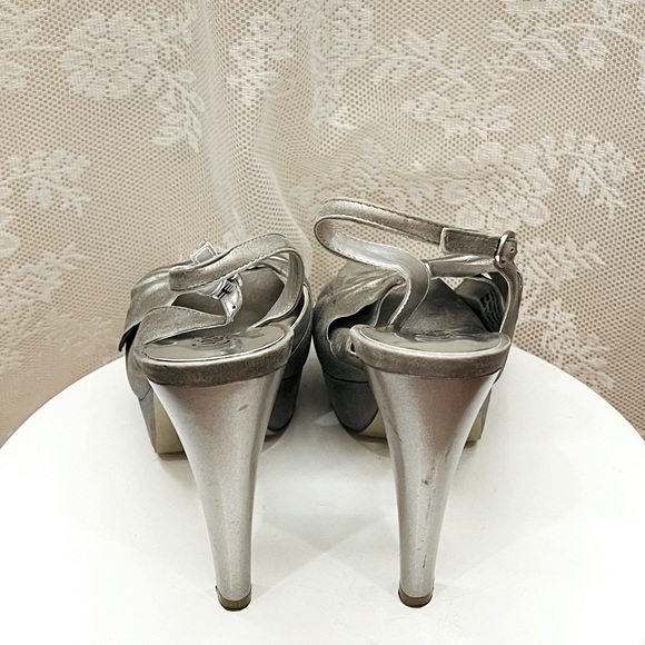 🤍Carlos Santana Sliver Bow Heels🤍 - Picture 6 of 7